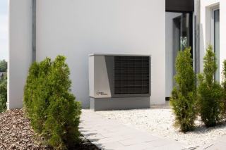 Pompe à chaleur air-eau ou air-air : laquelle installer chez soi